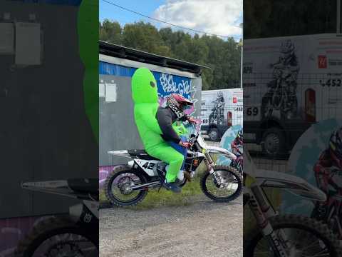 Пришелец на МОТОЦИКЛЕ????? 😳 #мотокросс #motocross #мотоцикл #мото