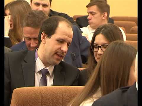 Курск. Губернатор Александр Михайлов наградил молодых ученых.