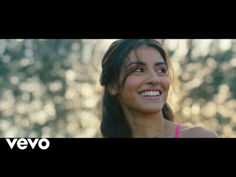 Isabela Souza - Callar (Versión Completa) (De "Aladdín"/Official Video)