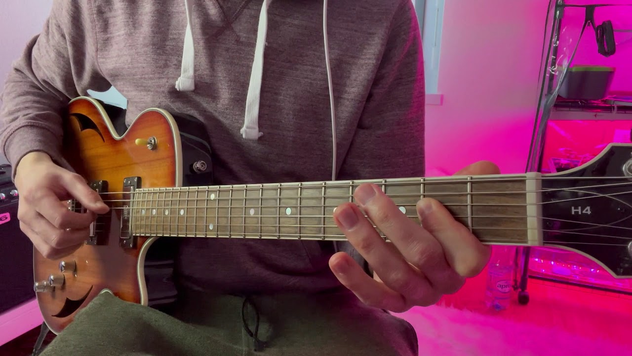 Roberto Barlocci playing a fingerstyle Chasing Cars arrangement on guitar