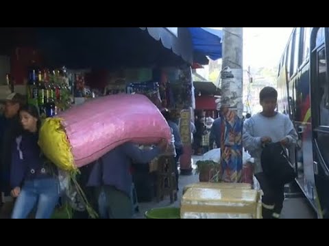 Bloqueo en Villa Tunari afecta transporte hacia el oriente del país