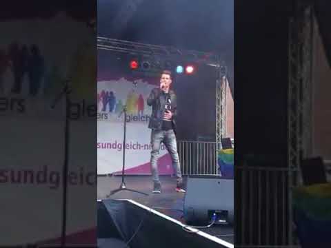 SunnyB | 80 Millionen Max Giesinger / CSD Essen 2017 (German)