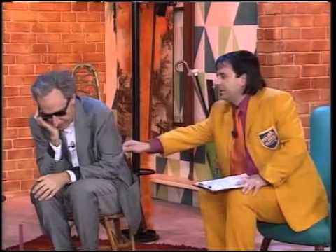 Neri Marcorè imita Battiato