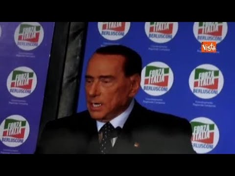Quando Berlusconi nel 2017 raccontò la barzelletta del suo incontro col Padreterno