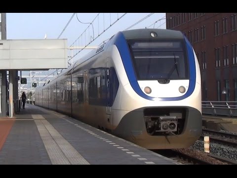 SLT 2654 halteert op Station Houten Castellum