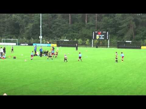 Lekkere actie tijdens Vitesse - Brabant United D2