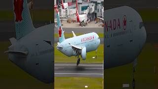 Download lagu Wide Airplane Landing mp3