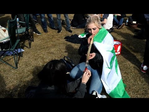 Smokers in Canada celebrate weed day in front of parliament
