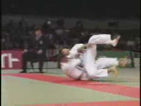Tai-otoshi par Wang Ki-Chun (KOR)