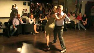 29.12.11 Milonga "Mala Junta" Natalia Petrova con Denis Kozinov.mp4