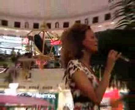 Francisca Urio singt If ain`t got you - 14.07.07 - Berlin