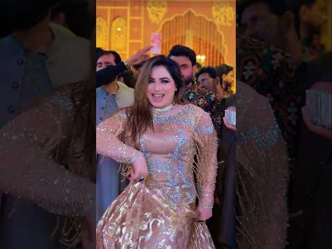 Tu Cheez Badi Hai Mast | Mehak Malik Dance Performance #mehakmalik #punjabisong #shortvideo