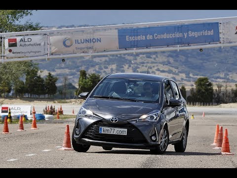 Toyota Yaris 2017 – Maniobra de esquiva (moose test) y eslalon | km77.com