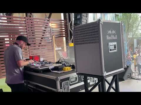 DJ MAMANIA - SCRATCH HISTORY (LIVE)