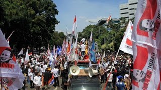 preview picture of video 'Kerusuhan Massa Prabowo VS Polisi Usai Sidang Putusan MK | Insiden Patung Kuda | FULL..!!'