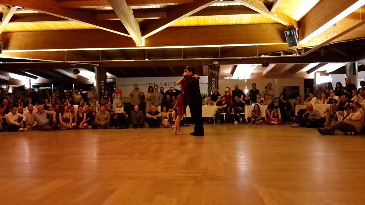 Video thumbnail for Carlitos Espinoza y Noelia Hurtado 1/4 - Con todo mi corazòn - Juan D'arienzo