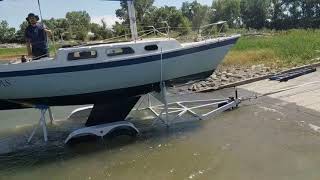 How to cable launch a fin keel sailboat
