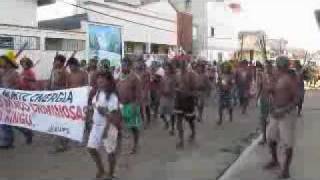 preview picture of video 'Índios protestam contra Belo Monte nas ruas de Altamira - Pará'