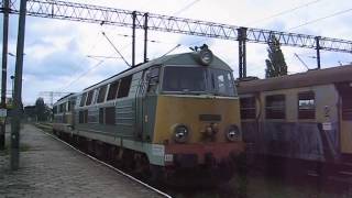 preview picture of video 'Poland: PKP Passenger trains at Pila Glowna station pulled by ST43, SU45 and ET22 locomotives'