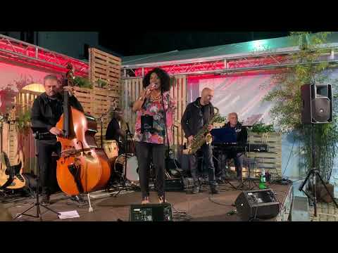 Karin Mensah - Fragilidad (live)