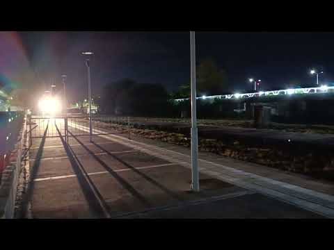 Gr- 12 (6603) + 1 Vagón de N.C.A tolva granera a su paso por "Estación La banda" en plena noche 🚂🌃