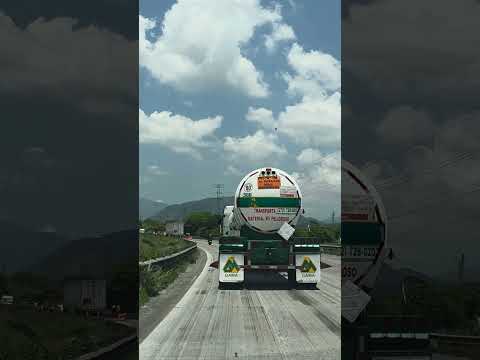 Por reparaciones del carril izquierdo de Córdoba rumbo a Orizaba, se  ocasiona intenso tráfico vial.