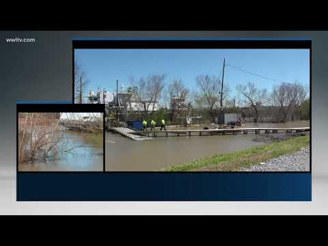 2 missing, 1 rescued after tugboat hits docked ship