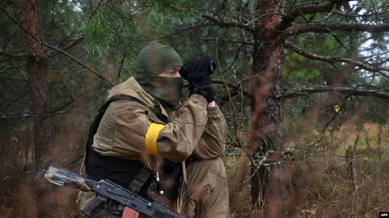 HILARIOUS VIDEO, BELARUSIAN SOLDIER IS WHINING THAT UKRANIAN BORDER GUARDS ARE TEASING HIM || 2023