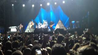 Lenny Kravitz Black And White America  -Fly Away