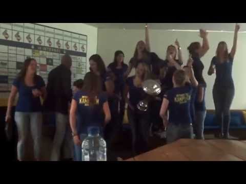 20150503 Internos Vr2 kampioen, viert feest
