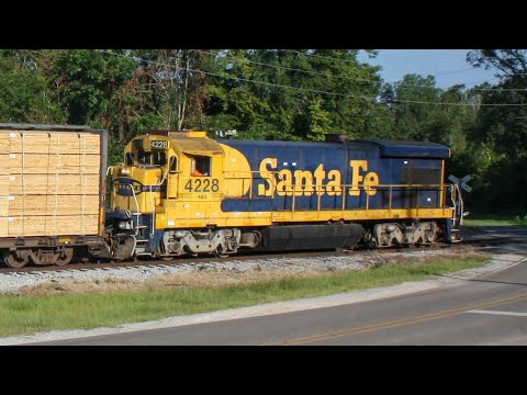 Classic B23-7 Leads the Meridian Southern Railway!