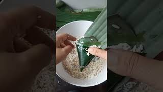 Download lagu tutorial bungkus kue lupis. resep lupisnya menyusul ya. #kuetradisional #lupisketan mp3