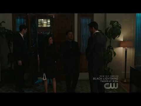 Riverdale episode 2.17 Veronica, Archie and the Lodges arrives at the Pembrooke