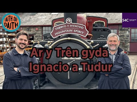 📘 IAITH AR DAITH | AR Y TRÊN | ON THE TRAIN | IGNACIO LOPEZ & TUDUR OWEN! 🚂☕🏴󠁧󠁢󠁷󠁬󠁳󠁿