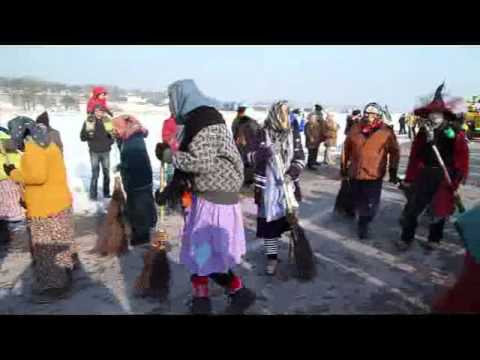 fasching 2012: die Weiber begleitet von der stadtkapelle Leonding