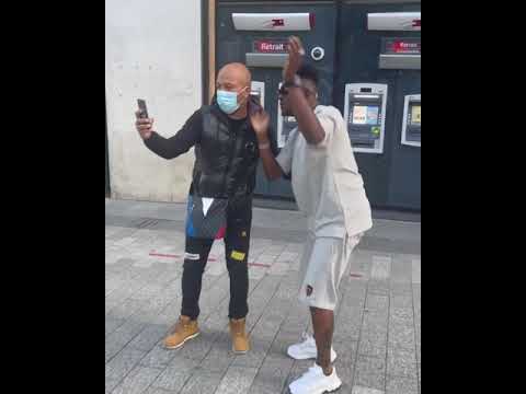 Fior 2 Bior dans ses délires au champs Elysée à Paris