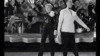 Musik-Video-Miniaturansicht zu Chapeau de paille Songtext von Maurice Chevalier