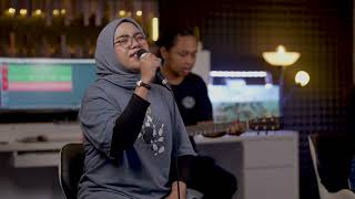 Download lagu DELISA HERLINA Feat. INDAH YASTAMI - HATI SIAPA TAK LUKA (COVER POPPY MERCURY - HATI SIAPA TAK LUKA) mp3