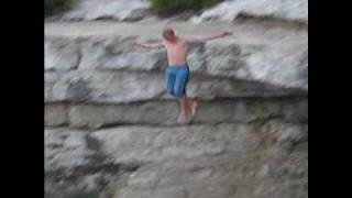 preview picture of video 'Marc&Ray jumping off a cliff'