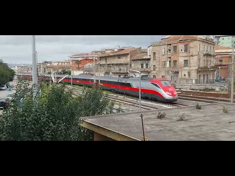 Frecciarossa Reggio Calabria Centrale-Torino Porta Nuova in partenza dalla stazione di Battipaglia.