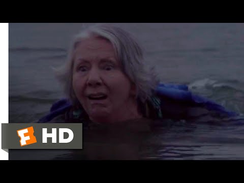 鯊湖（2015）--奶奶和鯊魚的場景（7/10）｜Movieclips (Shark Lake (2015) - Grandma and the Shark Scene (7/10) | Movieclips)