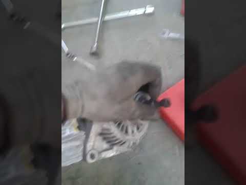 Alternator clutch pulley remove