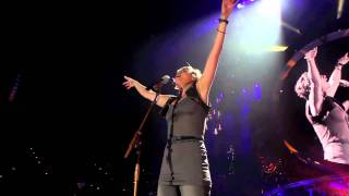 Sugarland: &quot;Stand Up&quot; [live]