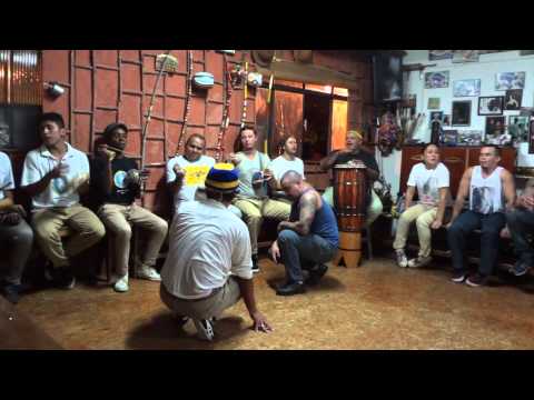 Mestre Pernalonga e Instrutor Duende-Capoeira angola