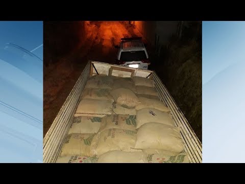 Ouro Fino: truck and bags of coffee are recovered by the police