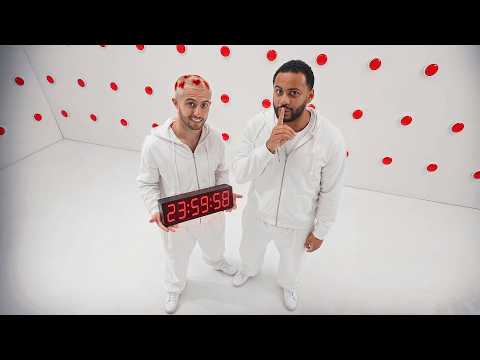 24H ENFERME AVEC 100 BOUTONS MYSTERES (avec Nico)