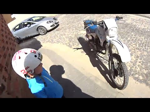 Con la derbi FDS y con Oier a por pan. No publicaré este video. Año 2017. Solo Miembros