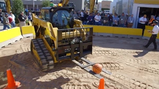 Attendees Remotely Operate Cat Machines at CONEXPO-CON/AGG 2017