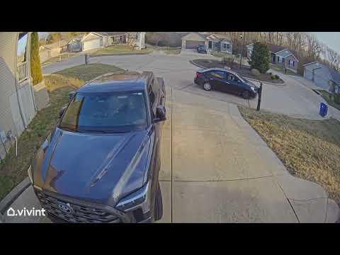SpeedX - Driver throughs package from his car