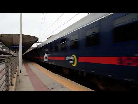 Partenza dell'ICN 794 da La Spezia Centrale